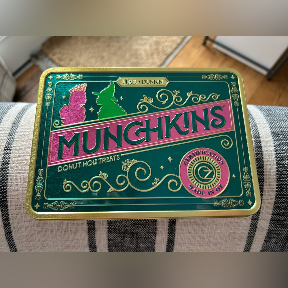 Munchkins Wicked Donut Hole Treats Tin